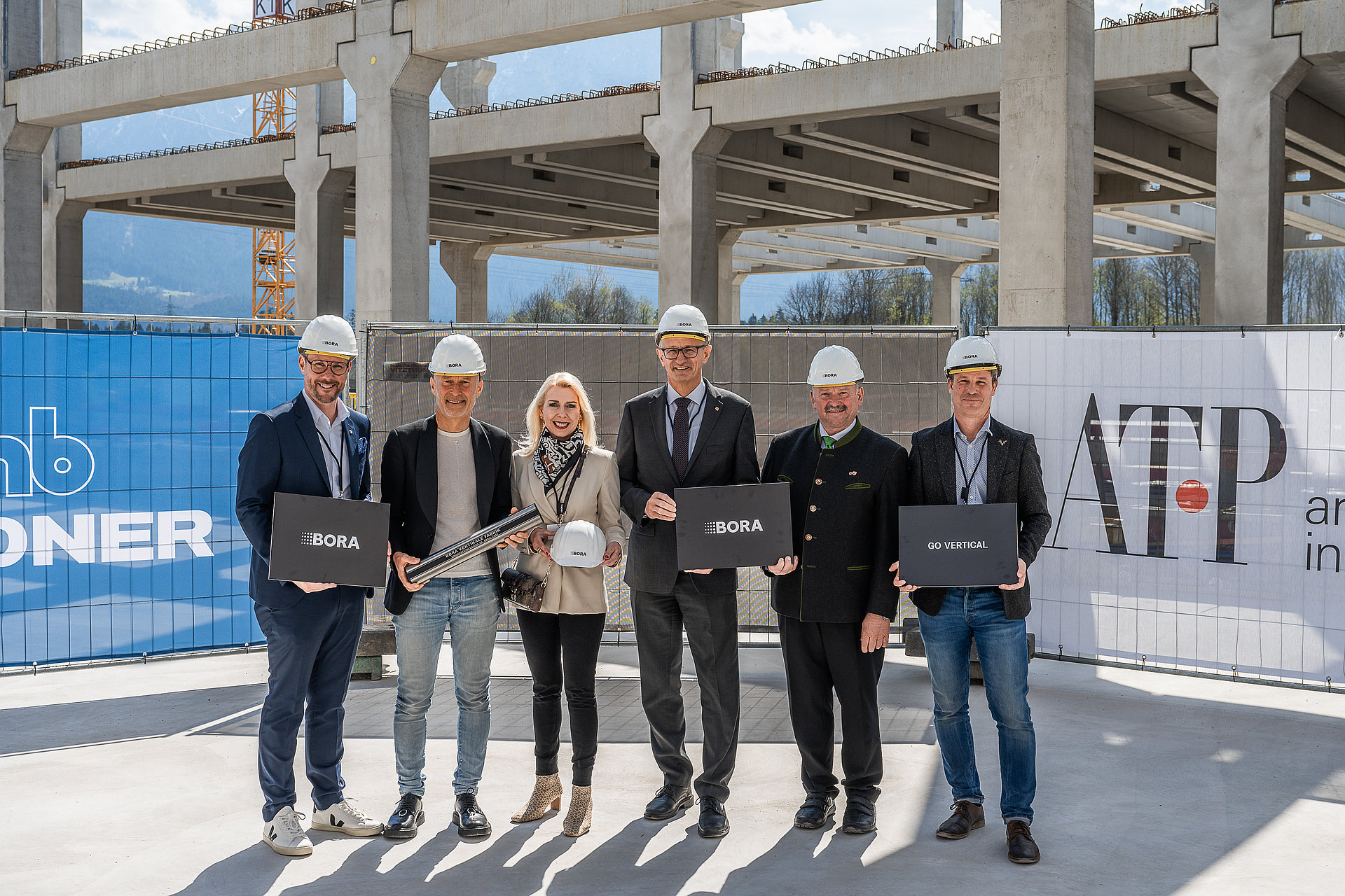 BORA_Grundsteinlegung_Gerber_Bruckbauer_Schwaighofer_Mattle_Ritzer_Ploner.jpg