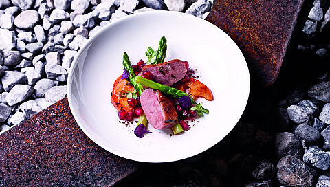 Duck breast with asparagus, pomegranate and papaya