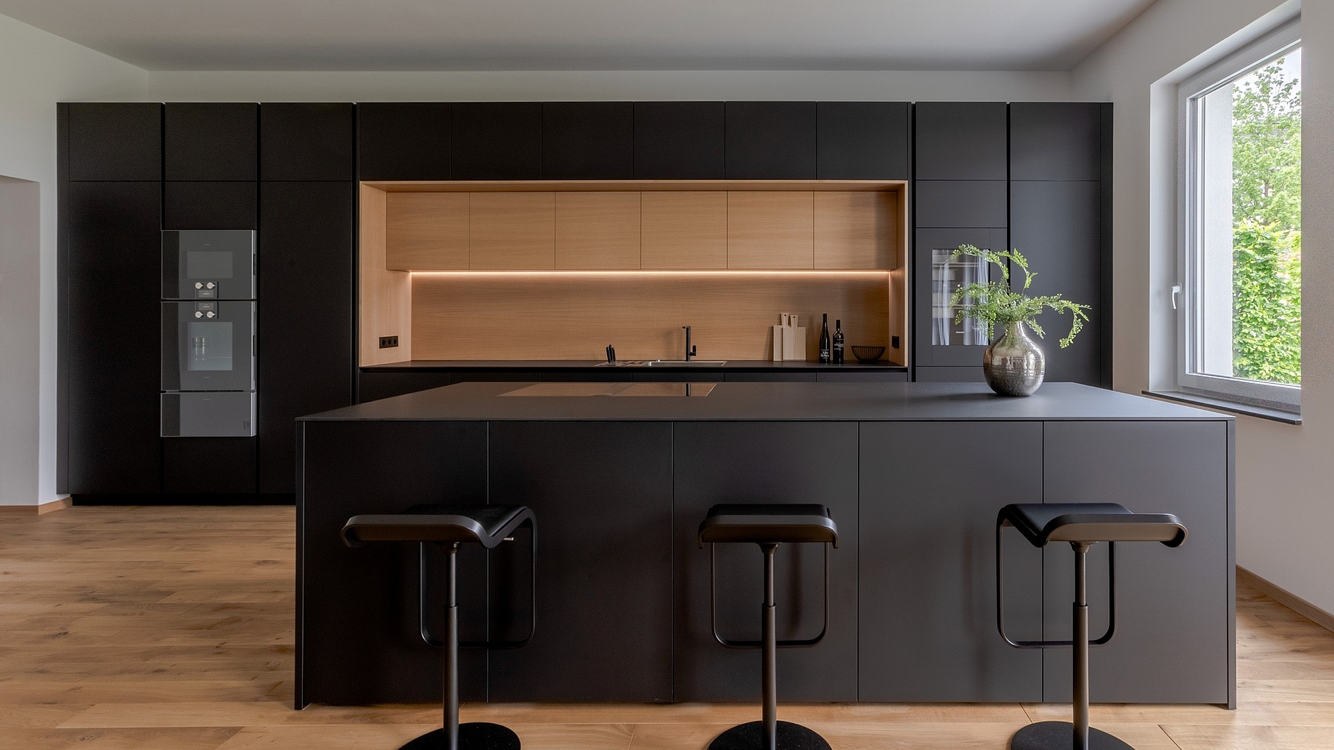 Black kitchens - on the trail of the design trend