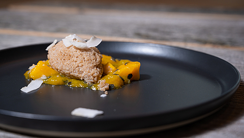 Cuscús de coco y compota de mango y maracuyá