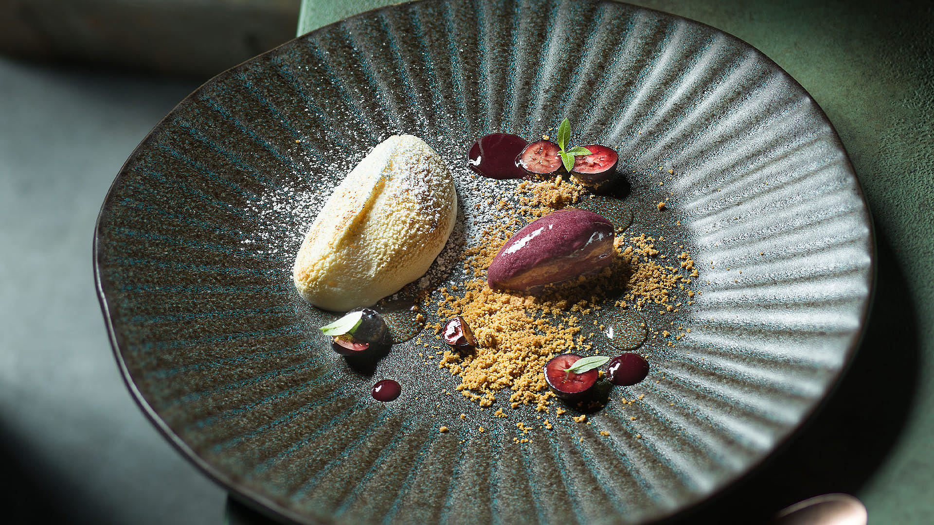 Soufflé de Salzbourg, glace à la framboise et crumble d’amandes de Senn