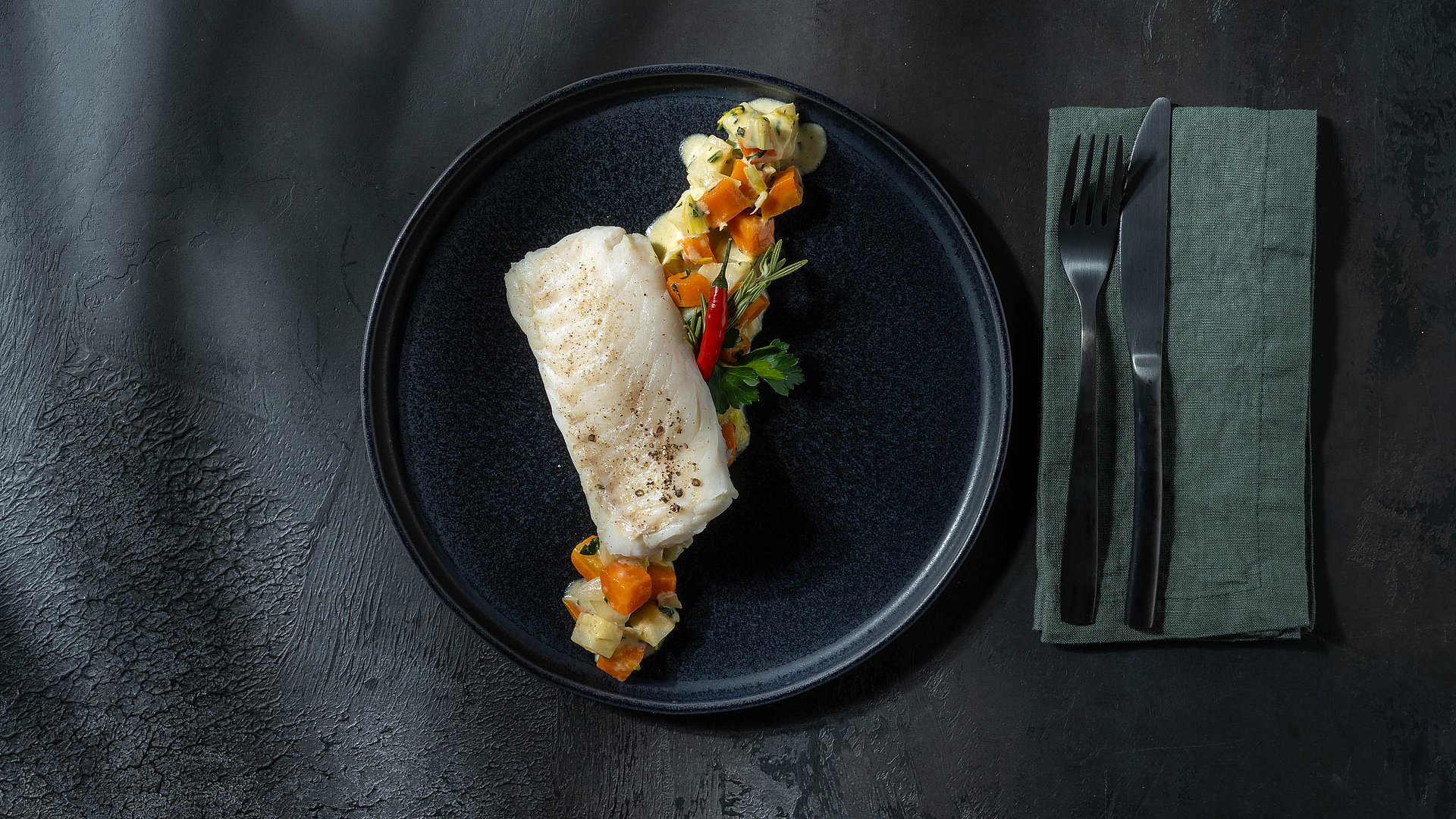 Bacalao en sous vide sobre lecho de hortalizas de raíz cremosas    