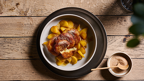 Quarkkeulchen con composta di mele al forno