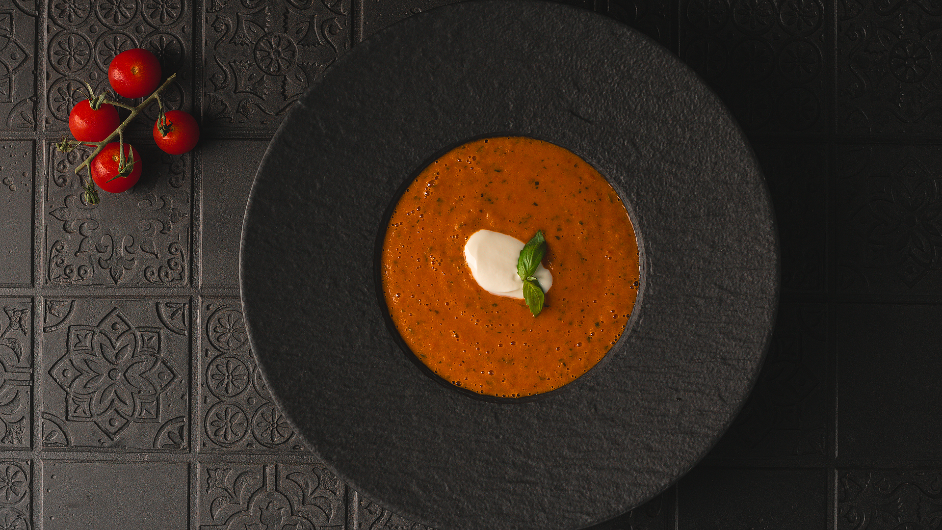 Roasted tomato soup with orange 