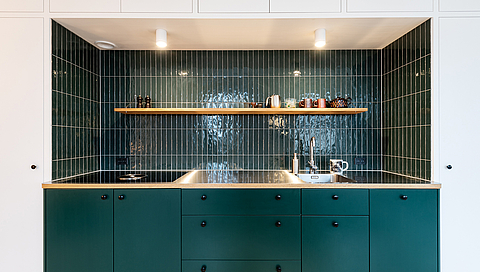 Vintage kitchen for a family collective in a former naval hospital