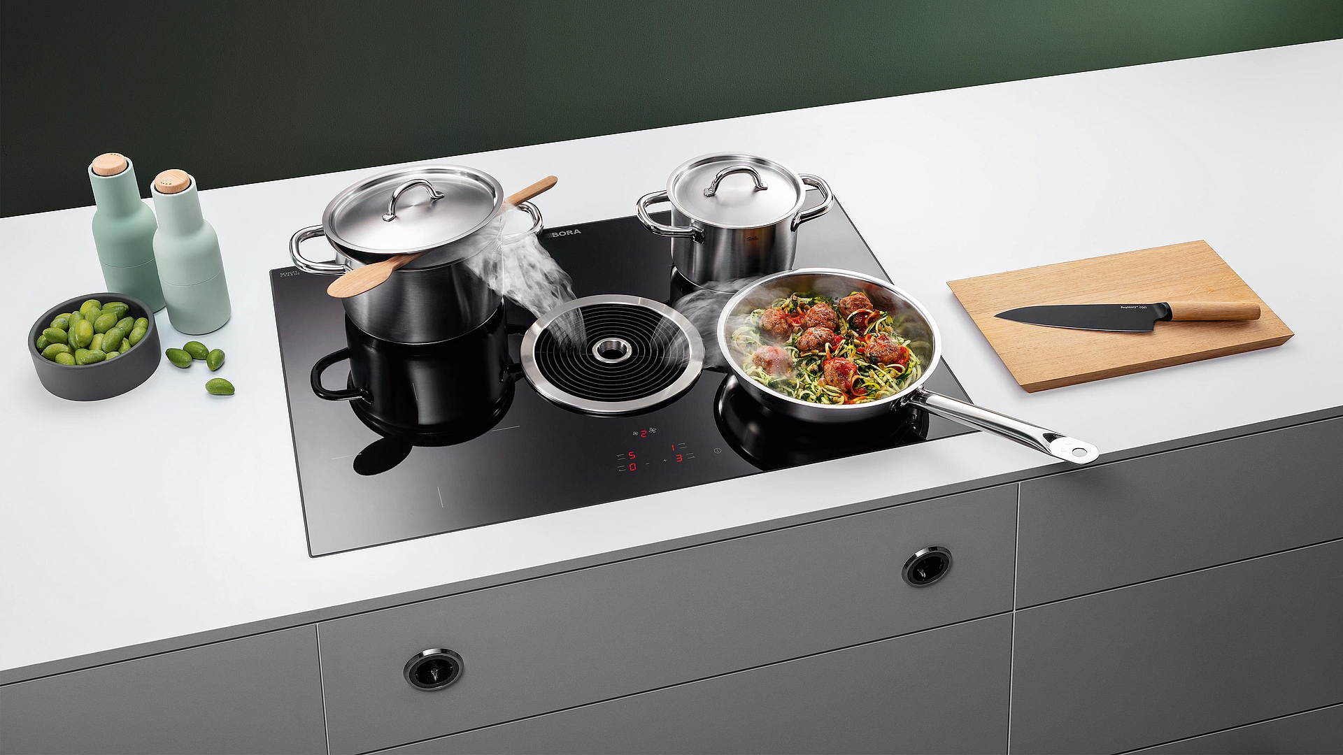 BORA Basic: piano cottura e aspiratore per piano cottura come sistema compatto per ogni cucina
