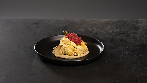 Tagliatelle with mushrooms and beef tartare