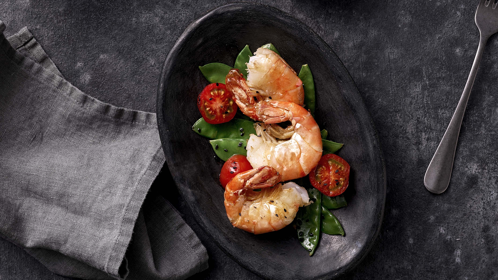 Prawns with sesame mangetout and cherry tomatoes