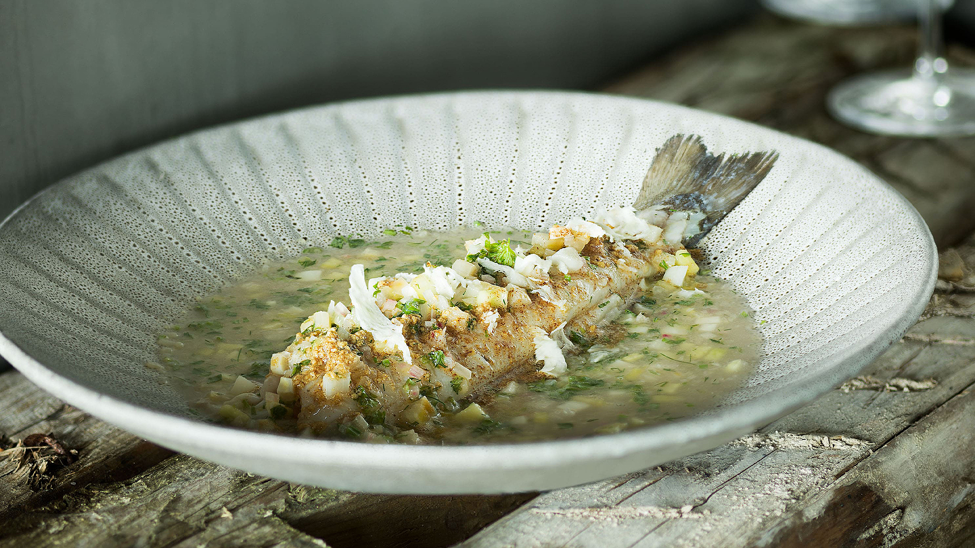 Filetto di trota di fiume con vinaigrette di erbe e verdure