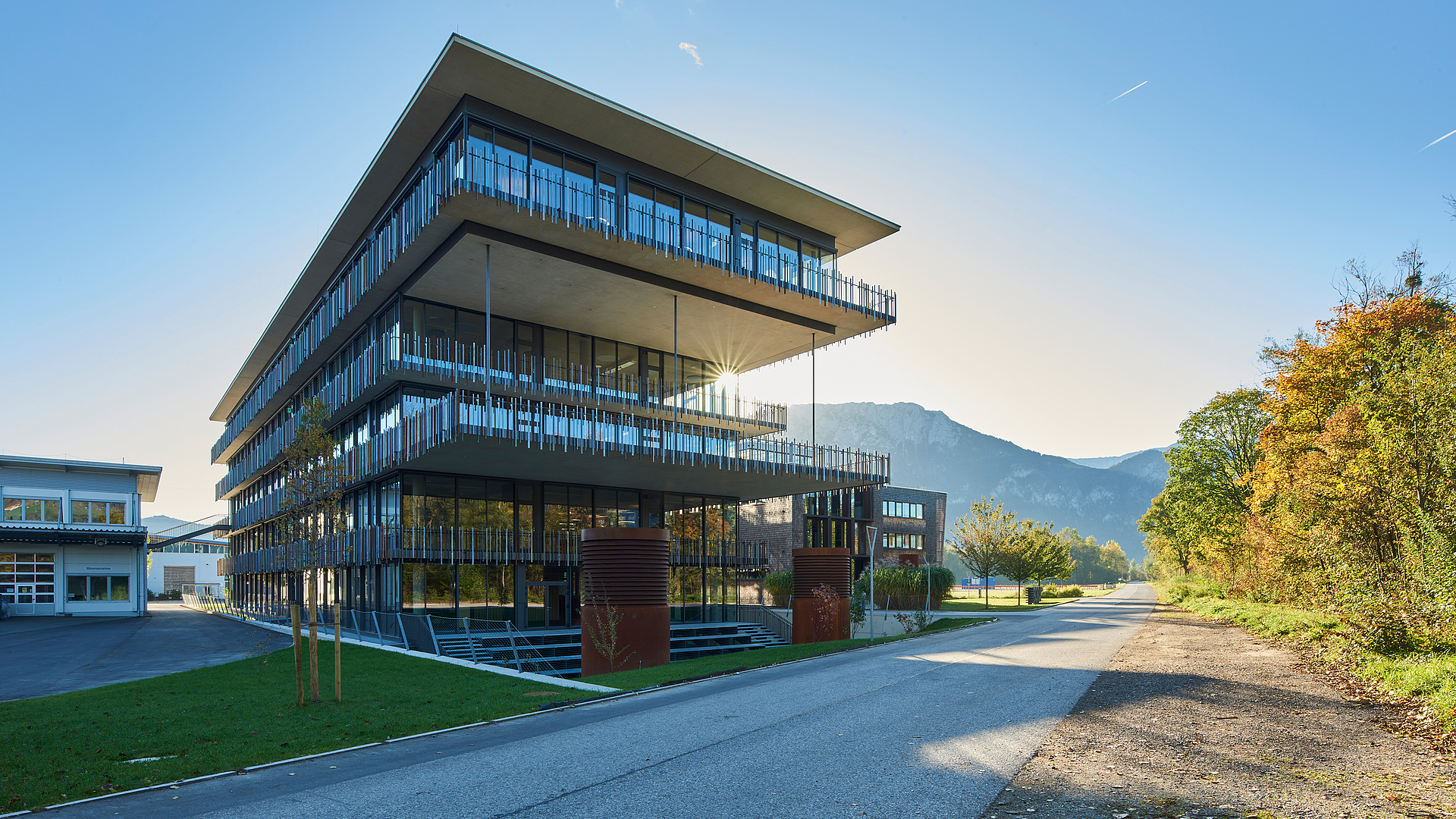 Offizielle Eröffnung des BORA Neubaus in Niederndorf (Lokalpresse Bayern/Tirol)