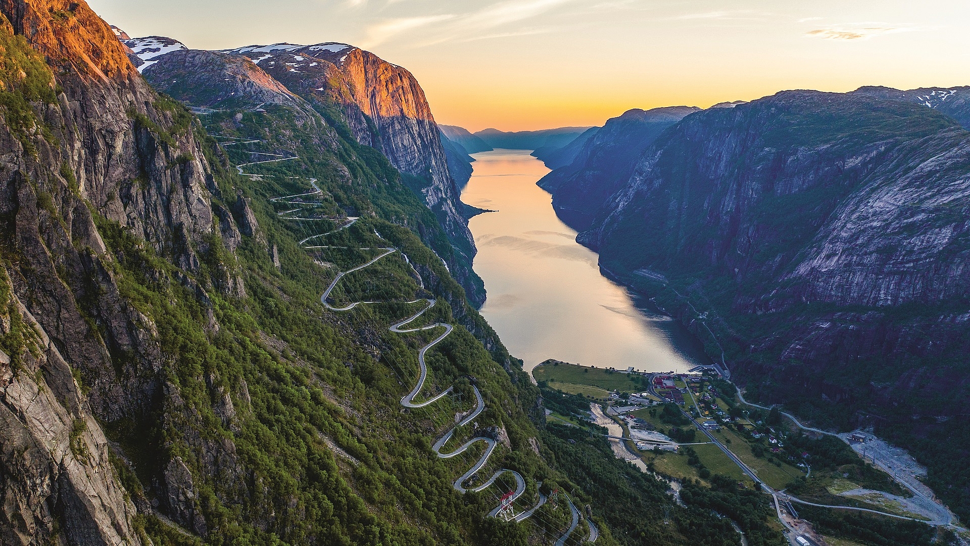 Favoriete routes van de PROFS - Noorse bergpas met spectaculaire haarspeldbochten