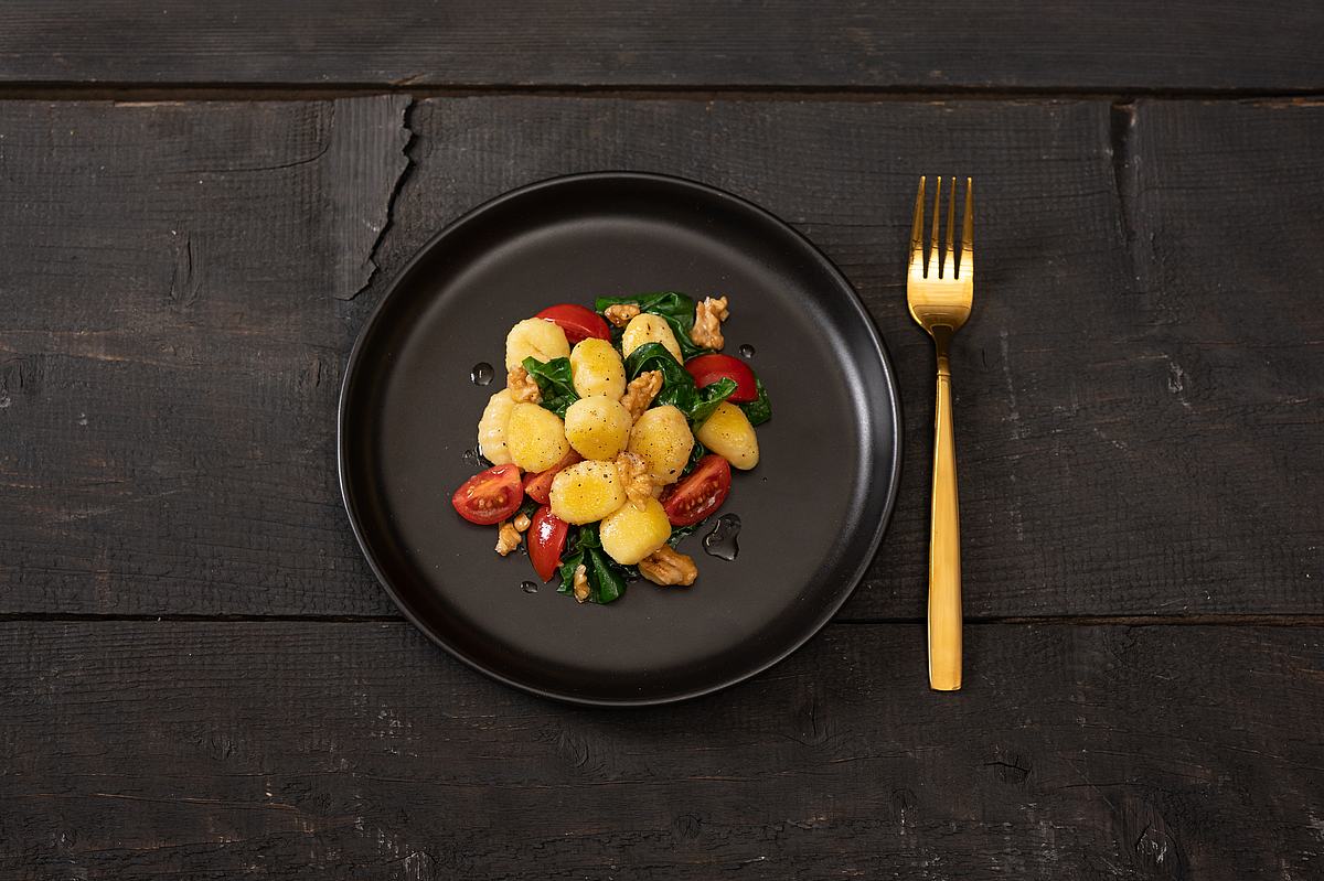 Gnocchi mit Mangold, Walnuss und Tomate | BORA
