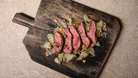 Flank steak on pomelo salad