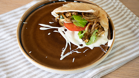 Gyros de setas en pan de pita