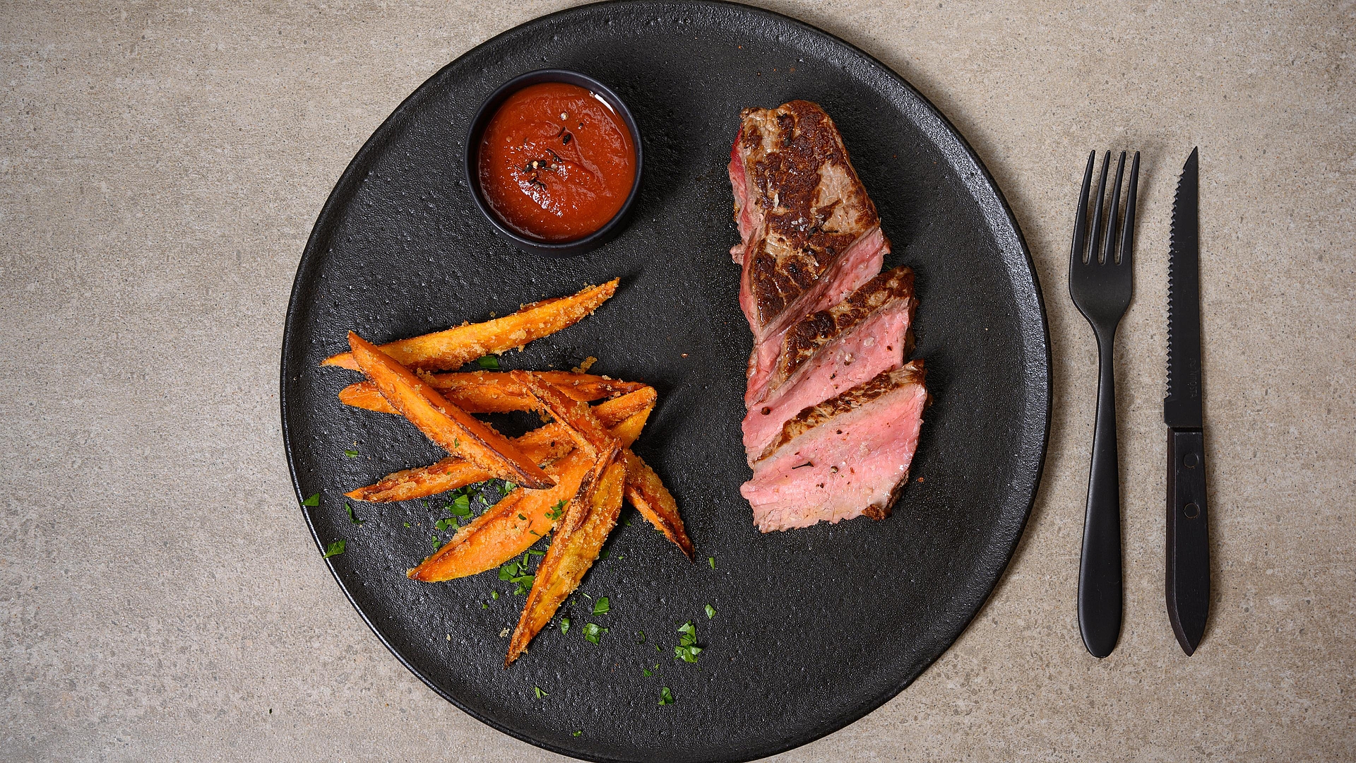 Steak and sweet potato fries with healthy barbecue sauce