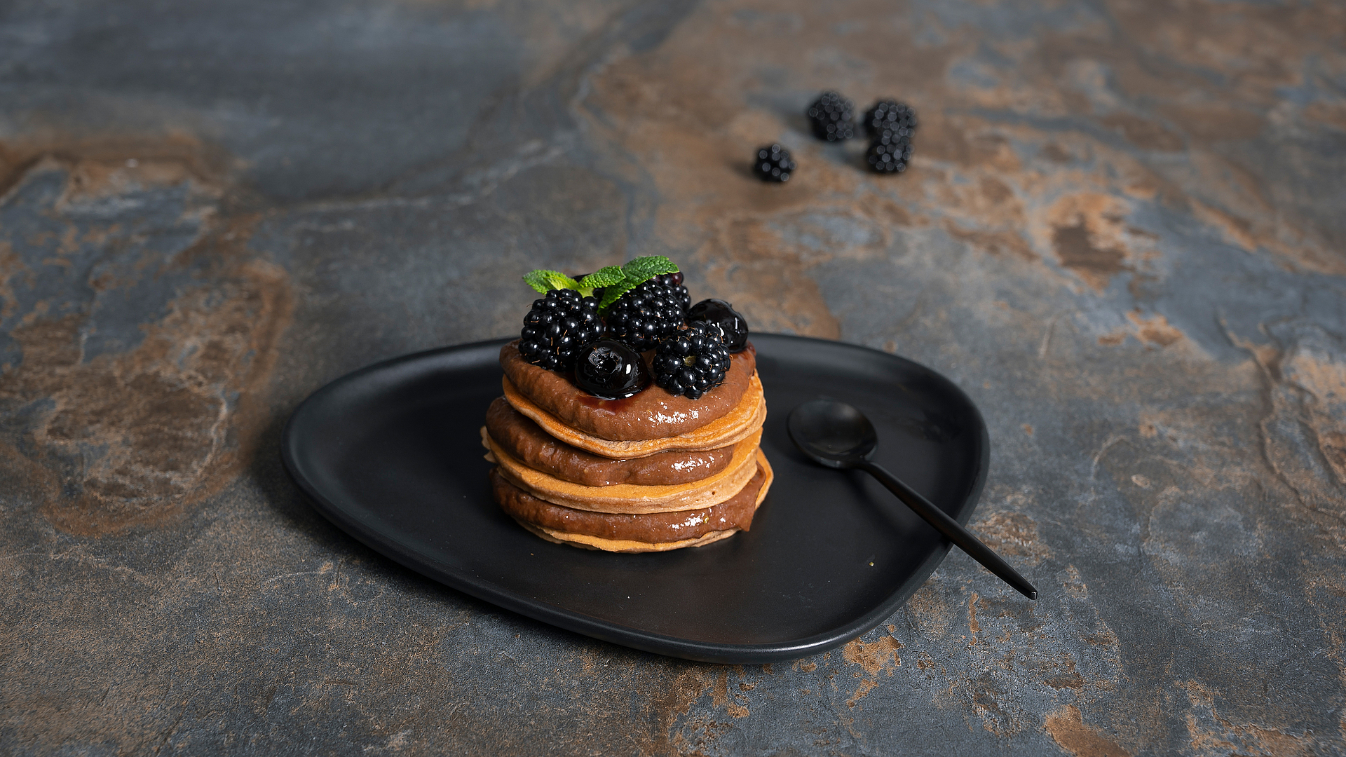 Kastanien-Pancake-Törtchen mit Schokocreme und Früchten