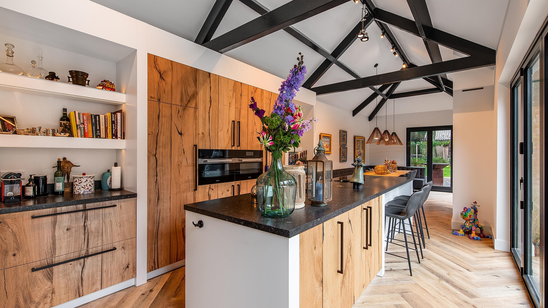 ELEGANCE BROUGHT TO LIFE: A KITCHEN THAT OOZES NATURE