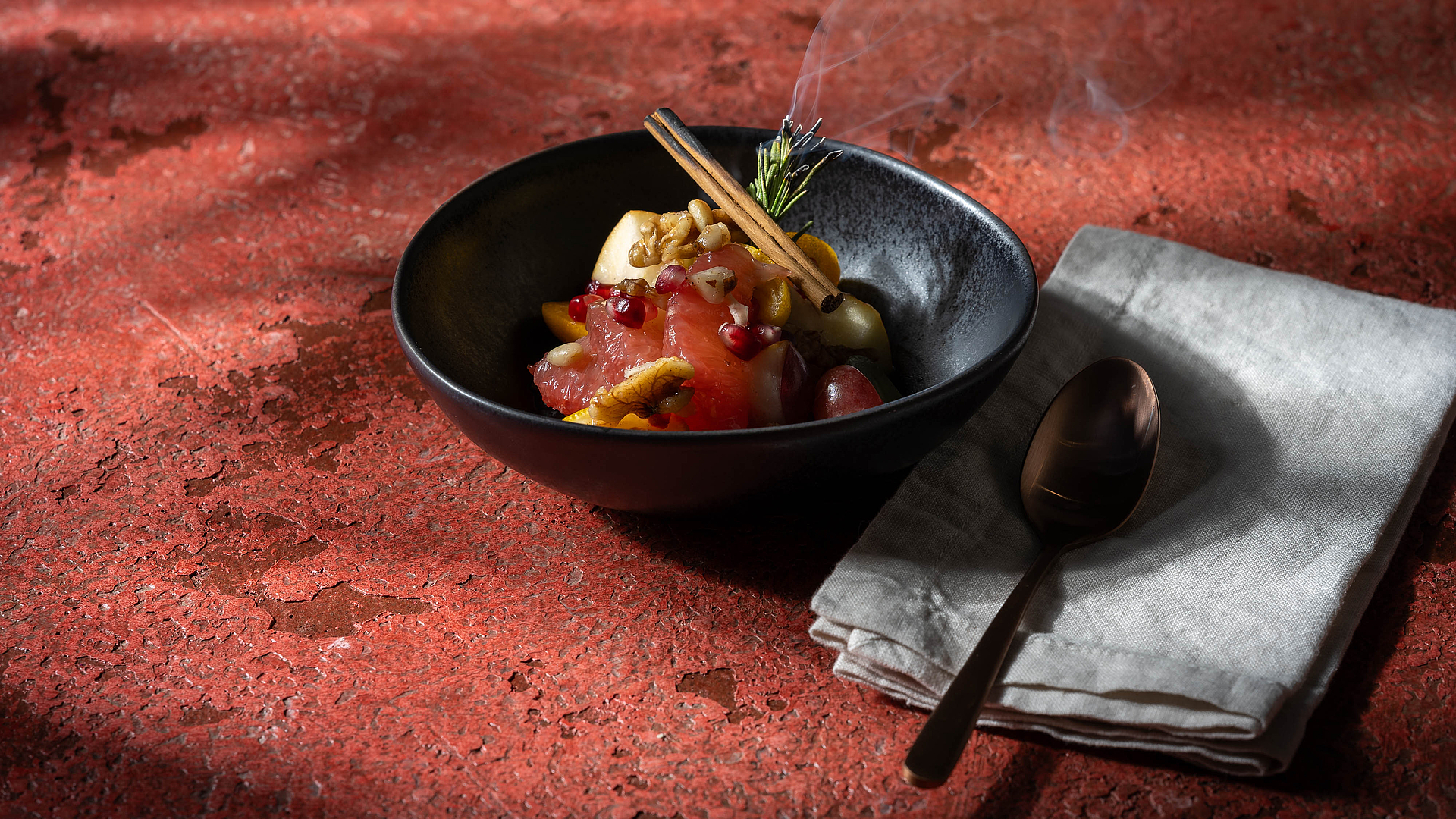 Obstsalat mit karamellisierten Nüssen  