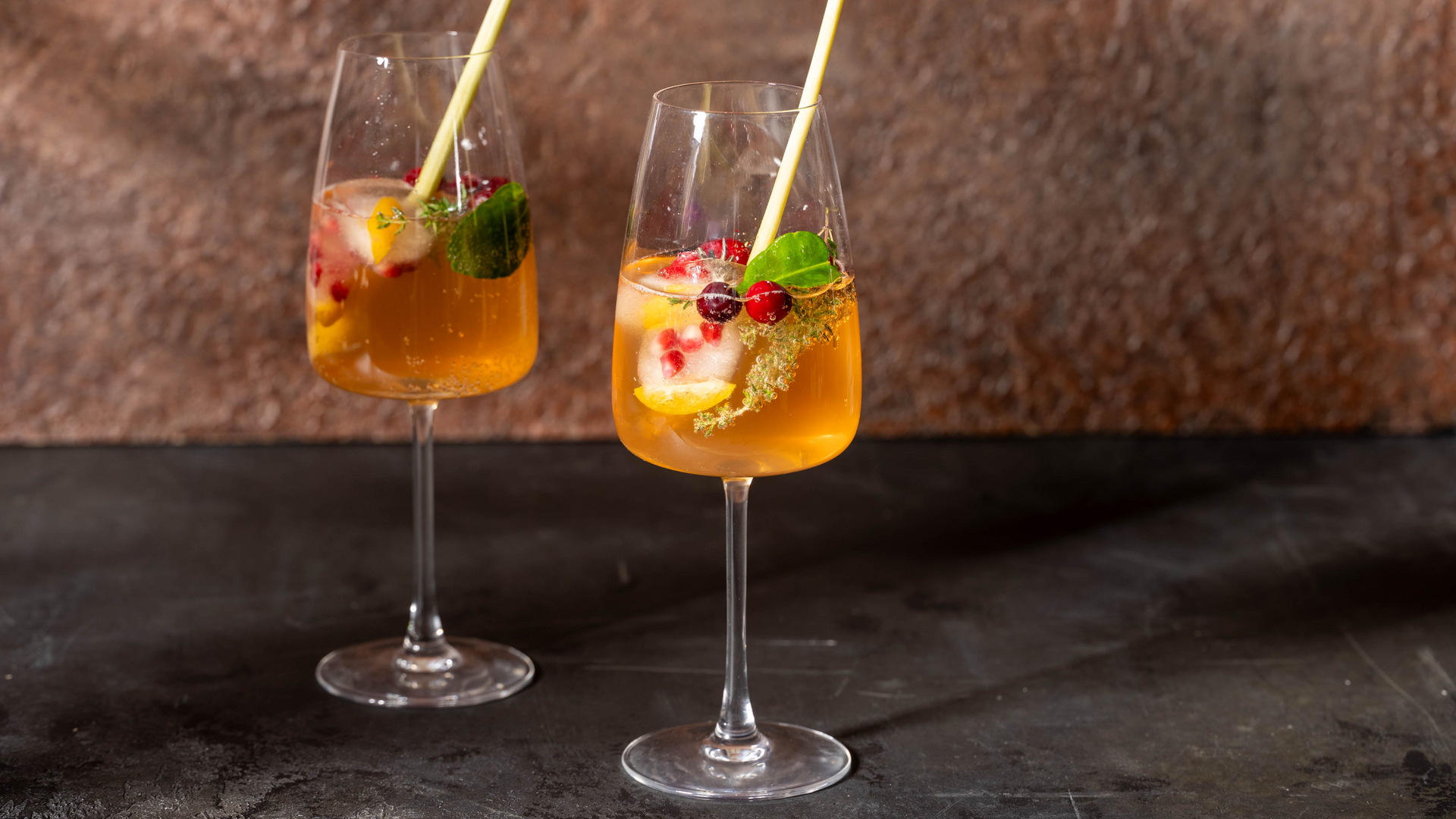 Mocktail sin alcohol con membrillo, melocotón y pomelo 