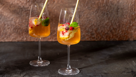 Alkoholfreier Mocktail mit Quitte, Pfirsich und Grapefruit