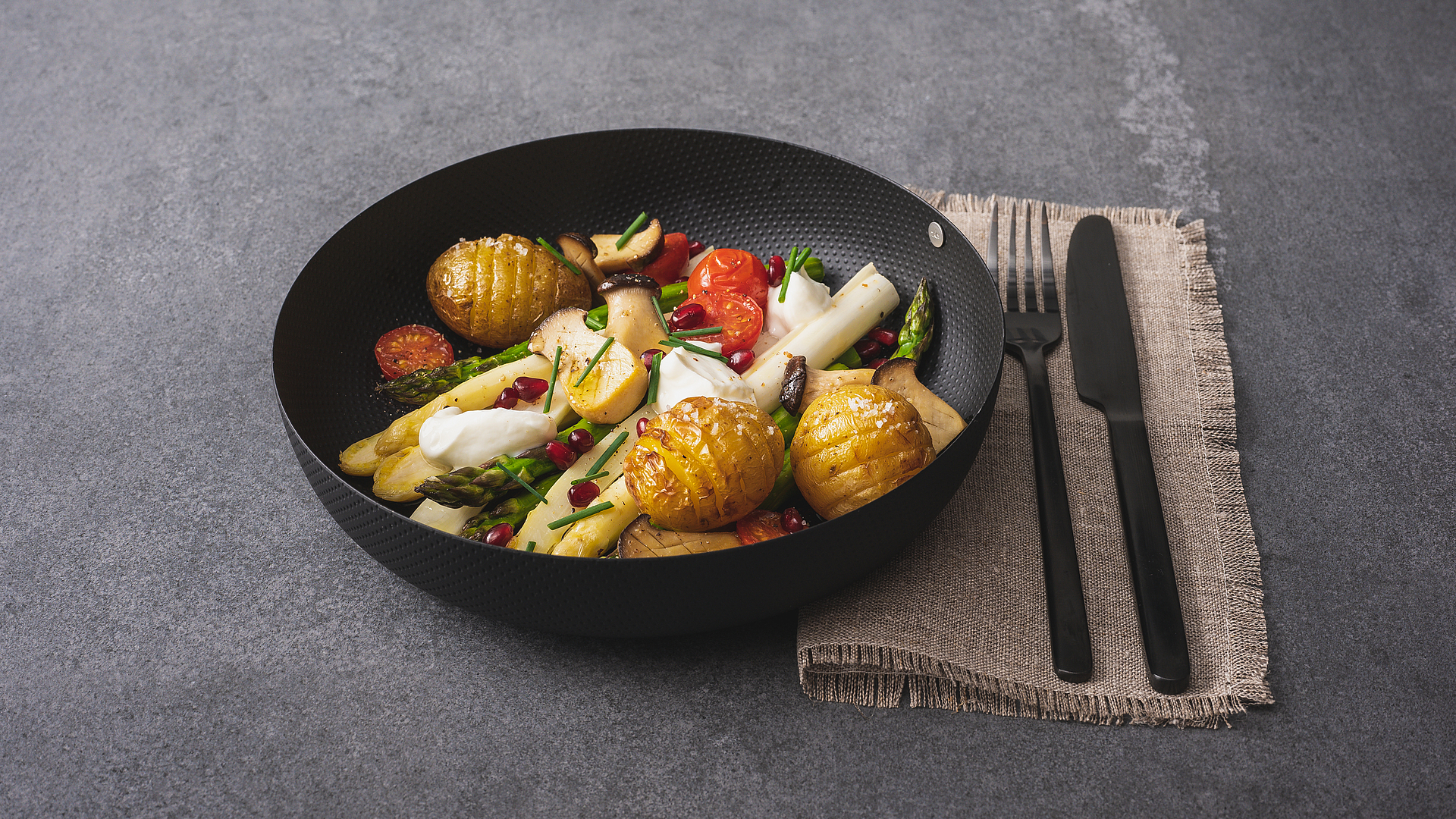 Oven-roasted asparagus with hasselback potatoes