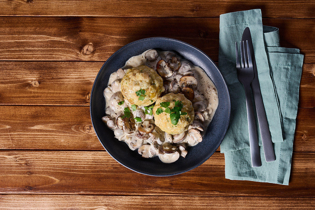Semmelknödel in leichter Pilzrahmsauce | BORA