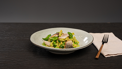 Pea pasta with mackerel and courgette