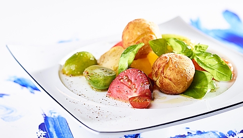 Oude tomatensoorten met gebakken burratabonbons