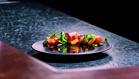 Crevettes rouges aux agrumes et légumes à cosses verts