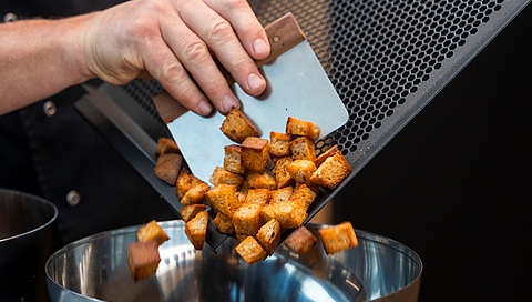 BORA_Herford_BORA_X_BO_air_fry_tray_presentation.jpg