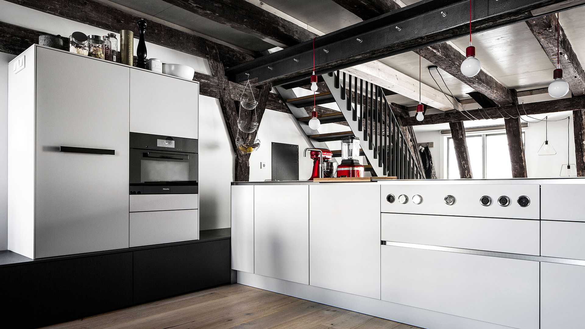 BORA Professional 2.0 at the centre of a modern kitchen in a historic townhouse