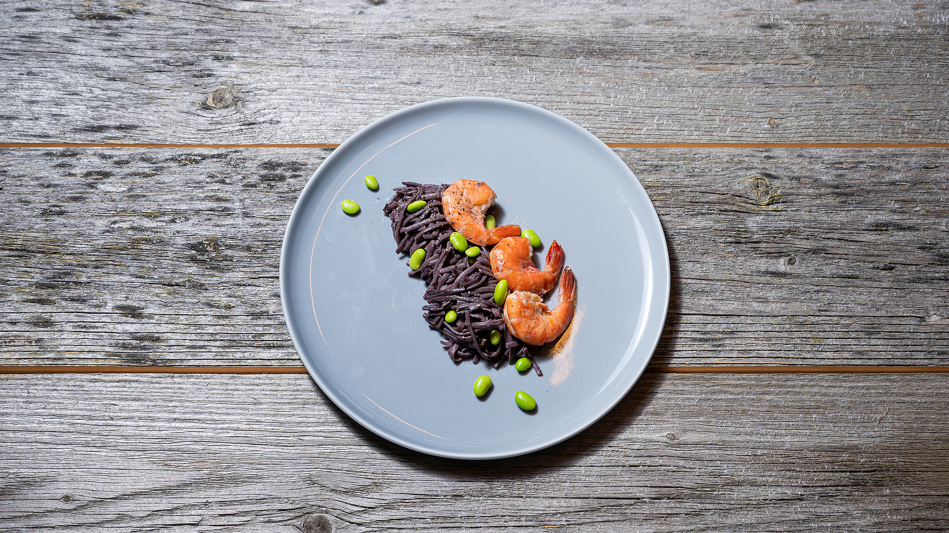Black rice noodles with prawns, edamame and lime sauce