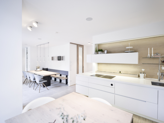 Moderne Küche mit BORA Kochfeld und elegantem Essbereich in hellem, minimalistischem Design. Moderne Küche mit BORA Kochfeld und elegantem Essbereich in hellem, minimalistischem Design.