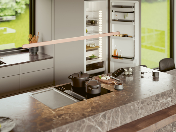 Moderne Küche mit BORA Kochfeld und Abzug, offenem Kühlschrank und großzügiger Arbeitsfläche aus Marmor. Moderne Küche mit BORA Kochfeld und Abzug, offenem Kühlschrank und großzügiger Arbeitsfläche aus Marmor.